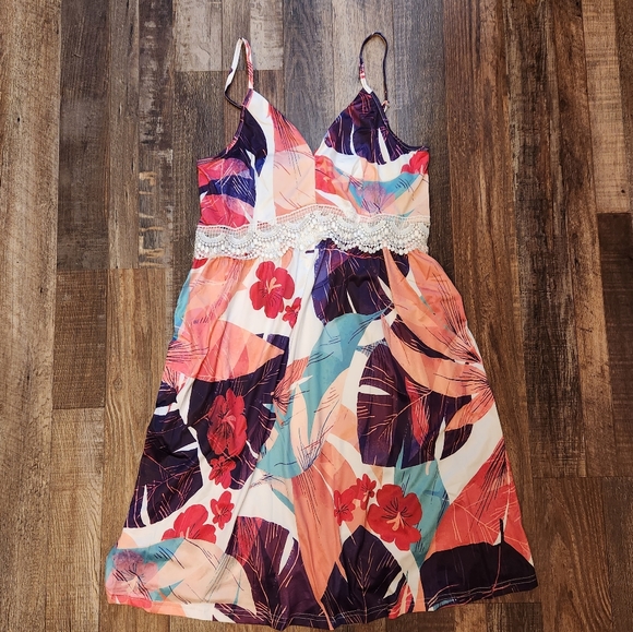 Laishen Dresses & Skirts - LAISHEN Floral Spaghetti Strap Dress